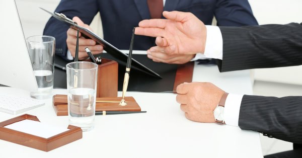 לפני החתימה: האם צריך הסכם ממון באישור נוטריון לפני או אחרי הנישואים, וכיצד מתבצע התהליך בתל אביב ובקריית אונו?